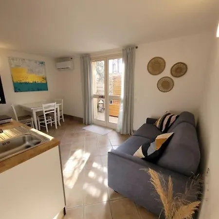 Elegant Piazza Navona Apartment Rome